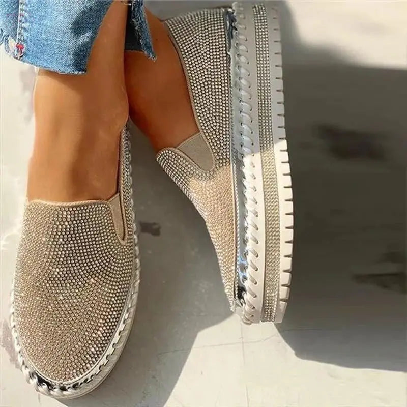 Wearing thick soled lazy casual rhinestones, Korean version versatile student shoe trend Brocelles